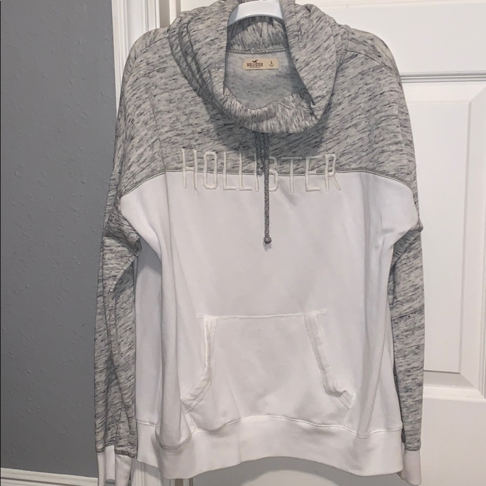 Hollister pullover